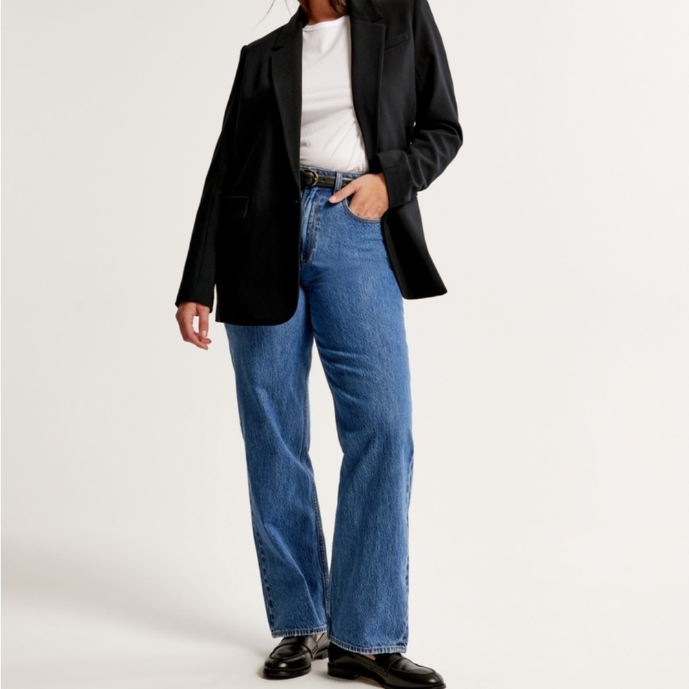Abercrombie Curve Love High Rise Loose Jean in short length